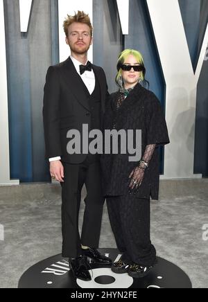 Billie Eilish et Finneas O'Connell participant à la Vanity Fair Oscar Party 2020 qui s'est tenue au Wallis Annenberg Center for the Performing Arts à Beverly Hills, en Californie Banque D'Images