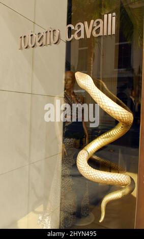 Roberto Cavalli sur Rodeo Drive. Photo : presse britannique Banque D'Images