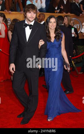 Ashton Kutcher et demi Moore assistent aux Prix annuels 13th de la Guilde des acteurs de l'écran au Shrine Auditorium. Photo : presse britannique Banque D'Images