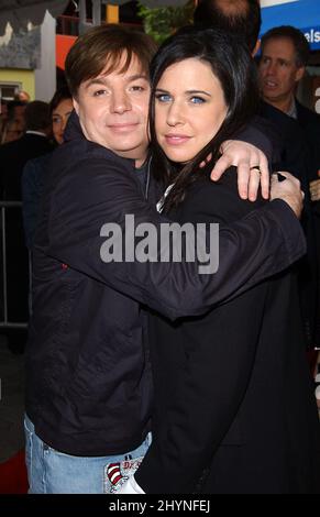 MIKE MYERS ET SON ÉPOUSE ROBIN ASSISTENT À LA PREMIÈRE DU FILM « R SEUSS, THE CAT IN THE HAT » EN CALIFORNIE. IMAGE : PRESSE BRITANNIQUE Banque D'Images