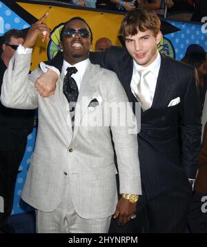 P DIDDY ET ASHTON KUTCHER ASSISTENT AUX PRIX DU FILM MTV 2003 À LOS ANGELES. IMAGE : PRESSE BRITANNIQUE Banque D'Images