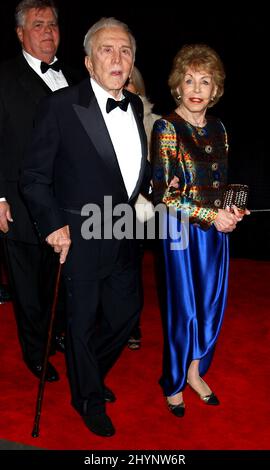 KIRK Douglas et sa femme Anne Buydens assistent aux « Palm Springs International film Festival Awards 16th » à Palm Springs, en Californie. Photo : presse britannique Banque D'Images