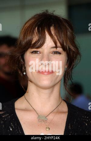 Parker Posey participe à la première mondiale de la « Maison du lac » à Hollywood. Photo : presse britannique Banque D'Images