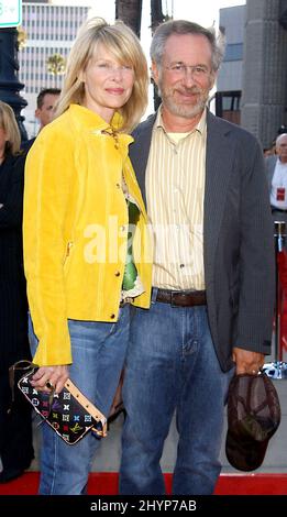 Steven Spielberg et Kate Capshaw assistent à la première « The terminal » en Californie. Photo : presse britannique Banque D'Images