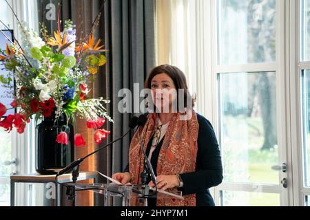LA HAYE, PAYS-BAS - MARS 15: Ministre néerlandais des soins de longue durée et du sport Conny Helder lors de la cérémonie des athlètes paralympiques à Catshuis le 15 mars 2022 à la Haye, pays-Bas (photo de Jeroen Meuwsen/BSR Ageny) NOCNSF Banque D'Images