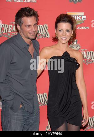 Kate Beckinsale et Len Wiseman assistent aux « Scream Awards 2006 » de Spike TV à Hollywood. Photo : presse britannique Banque D'Images