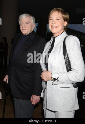 JULIE ANDREWS ET BLAKE EDWARDS ASSISTENT AU DÉJEUNER ANNUEL DE 76TH POUR LES CANDIDATS AUX OSCARS À BEVERLY HILLS. IMAGE : PRESSE BRITANNIQUE Banque D'Images