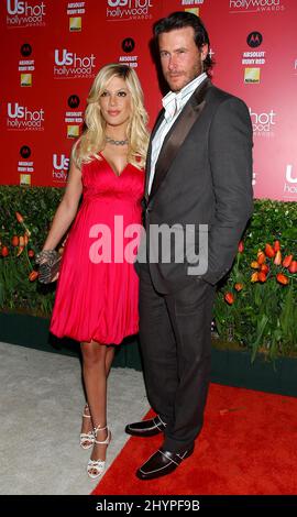 Tori Spelling et Dean McDermott assistent aux US Weekly Hot Hollywood Awards 2006. Photo : presse britannique Banque D'Images