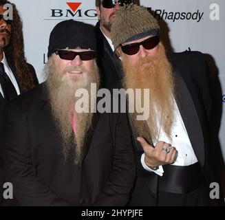 Dusty Hill & Billy Gibbons of ZZ Top assistez à une fête pré-Grammy organisée par Clive Davis au Beverly Hilton Hotel. Photo : presse britannique Banque D'Images