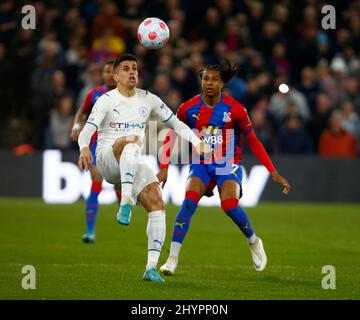 LONDRES, Royaume-Uni, MARS 14 : Manchester Joao Cancelo pendant la première ligue entre Crystal Palace et Manchester City au stade Selhurst Park, Banque D'Images