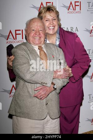 6th Prix annuels « Platinum Circle » en hommage à la famille Arquette, au Regent Beverly Wilshire Hotel. Mickey Rooney et sa femme Jan sont présents. Photo : presse britannique Banque D'Images