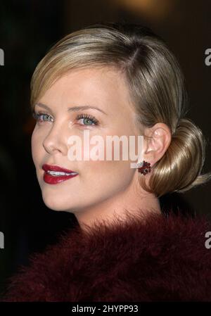 Charlize Theron participe à la première mondiale d'Eon flux à Hollywood. Photo : presse britannique Banque D'Images