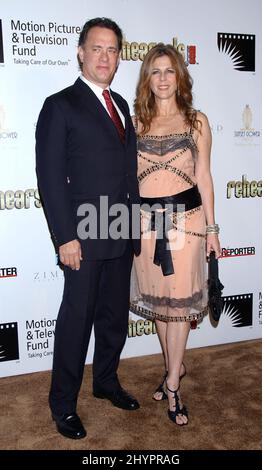 Rita Wilson et Tom Hanks participent au gala « A Fine Romance » au profit du film Picture & Television Fund, à Hollywood. Photo : presse britannique Banque D'Images