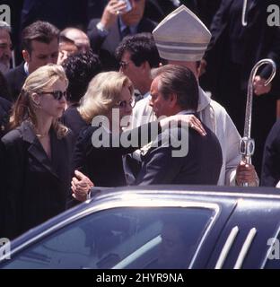 Barbara Sinatra aux funérailles de Frank Sinatra qui se sont tenues à l ...