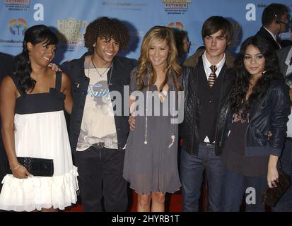 Monique Coleman, Corbin Bleu, Ashley Tisdale, Zac Efron et Vanessa Hudgens participant au lancement du dvd « High School musical 2: Extended Edition » au théâtre El Capitan de Los Angeles. Banque D'Images