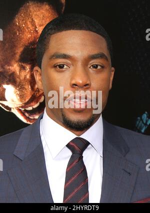 PHOTO DU DOSSIER: L'acteur de Black Panther, Chadwick Boseman, est mort après quatre ans de bataille contre le cancer du côlon, a déclaré sa famille dans une déclaration. Chadwick Boseman 'Get On Up' première de New York - tenue au théâtre Apollo le 21 juillet 2014. Banque D'Images