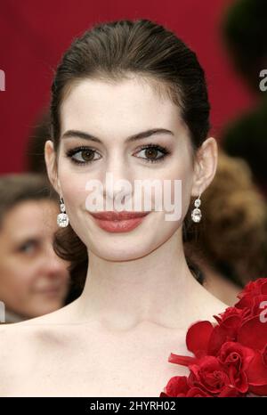 Anne Hathaway arrive aux oscars (Annual Academy Awards) 80th à Hollywood, en Californie. Banque D'Images