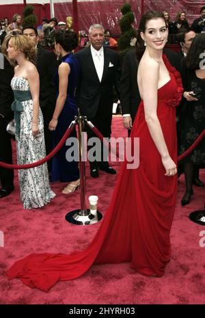 Anne Hathaway arrive aux oscars (Annual Academy Awards) 80th à Hollywood, en Californie. Banque D'Images