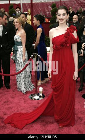 Anne Hathaway arrive aux oscars (Annual Academy Awards) 80th à Hollywood, en Californie. Banque D'Images