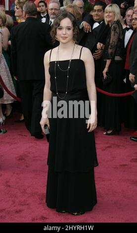 Ellen page, portant Jean Louis Scherrer, arrive aux oscars 80th à Hollywood, en Californie. Banque D'Images