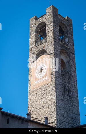 Clocktower 'Campanone' dans la ville haute de Bergame alta , Italie, Europe Banque D'Images