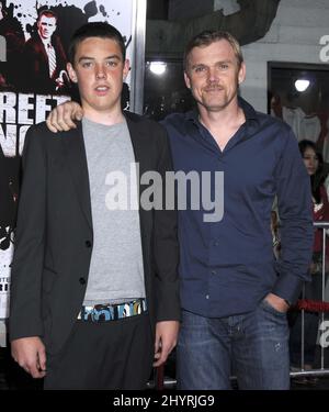 Rick Schroder et son fils Holden assistent à la première Street Kings, qui s'est tenue au Grauman's Chinese Theatre, à Los Angeles Banque D'Images