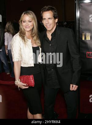 Christine Taylor et Ben Stiller assistent à la première de Paramount Pictures 'Iron Man' au Théâtre chinois à Hollywood. Los Angeles. Banque D'Images