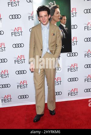 Josh O'Connor lors de la projection du gala « The Crown » et hommage à Peter Morgan lors du festival AFI qui s'est tenu au TCL Chinese Theatre le 16 novembre 2019 à Hollywood, Californie. Banque D'Images