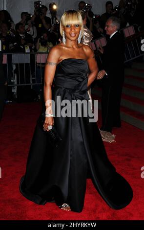 Mary J Blige arrivée au Gala du Costume Institute qui a eu lieu au Metropolitan Museum de New York. Banque D'Images