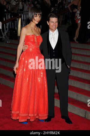 Katie Holmes et Tom Cruise arrivent au Gala du Costume Institute qui s'est tenu au Metropolitan Museum de New York. Banque D'Images