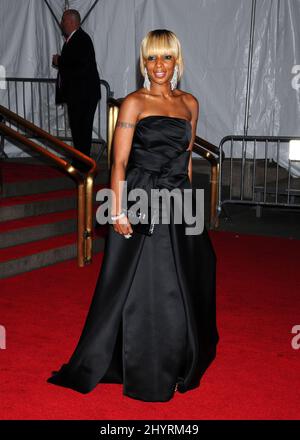 Mary J. Blige arrivée au Gala du Costume Institute qui a eu lieu au Metropolitan Museum de New York. Banque D'Images