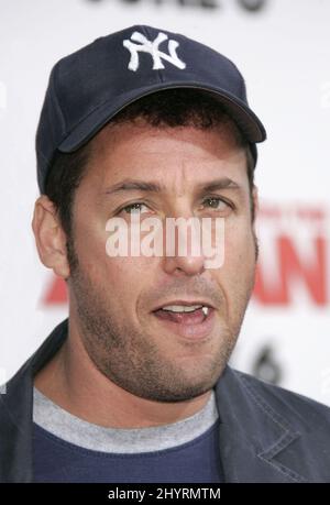 Adam Sandler en arrivant à « You Don't Mess with the Zohan » première tenue au Grauman's Chinese Theatre à Los Angeles. Banque D'Images