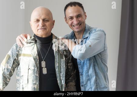 Portrait d'un soldat en uniforme militaire. Banque D'Images