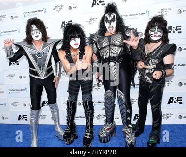 Tommy Thayer, Paul Stanley, Gene Simmons & Eric Singer participant à la première du Tribeca film Festival 'Biographie: KISStorie' 2021 qui s'est tenue à Battery Park le 11 juin 2021 à New York. Banque D'Images