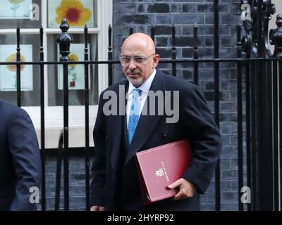 Londres, Royaume-Uni. 15th mars 2022. Le secrétaire à l'éducation Nadhim Zahawi part après la réunion hebdomadaire du Cabinet au n° 10 Downing Street. Credit: Uwe Deffner/Alay Live News Banque D'Images