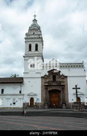 Vue de l'Iglesia de Santo Domingo, Quito, Equateur. Banque D'Images