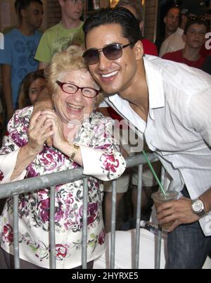 Ruth Westheimer et Mario Lopez à Broadway Barks 10 à Shubert Alley, New York. Banque D'Images