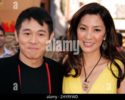 Jet Li et Michelle Yeoh assistent à la première américaine « la momie : tombe de l'empereur du dragon » qui s'est tenue à l'amphithéâtre Gibson de Los Angeles. Banque D'Images