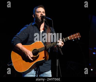 Les pilotes de la Steeldrivers qui se déroulent pendant le Jam volontaire : un salut musical à Charlie Daniels qui s'est tenu au Bridgestone Arena le 18 août 2021 à Nashville, TN. Banque D'Images
