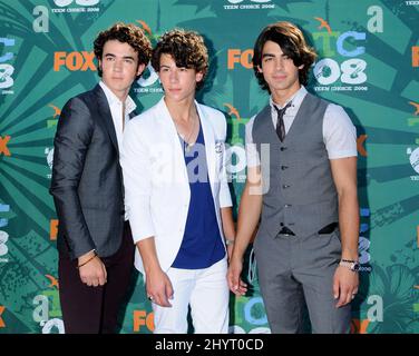 Nick Jonas, Kevin Jonas et Joe Jonas des frères Jonus participant aux prix Teen Choice Awards 2008 arrivent à l'amphithéâtre Gibson de Universal City Walk, Californie. Banque D'Images