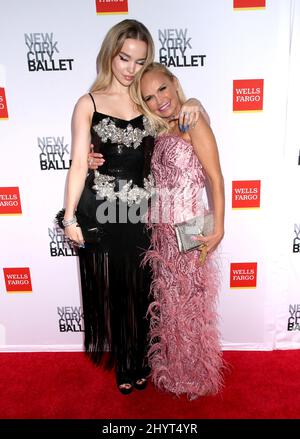 Dove Cameron et Kristin Chenoweth assistent au gala de la mode d'automne 2021 du New York City Ballet, qui s'est tenu au David H. Koch Theatre du Lincoln Center le 30 septembre 2021 à New York, NY Banque D'Images