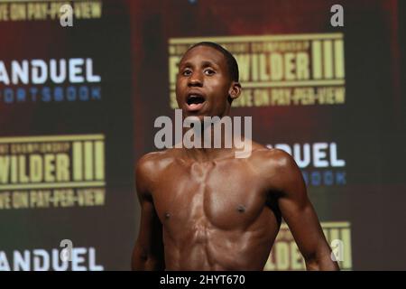 Bruce Carrington sur scène lors du combat de Tyson Fury contre Deontay Wilder III World Heavyweight Championship au MGM Grand Garden Arena le 8 octobre 2021 à Las Vegas, Nevada. Banque D'Images