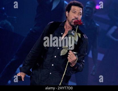 Lionel Richie joue en direct pour le concert Symphonica in Rosso qui a eu lieu au stade Gelredome, Arnhem, aux pays-Bas. Banque D'Images