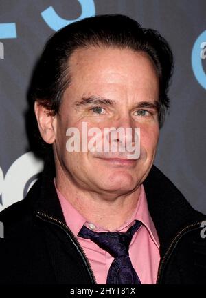 Peter Scolari, acteur de télévision et de scène qui a cojoué dans la comédie télé à succès de 1980 Bosom Buddies, est décédé vendredi matin après une bataille de deux ans contre le cancer. Il avait 66 ans Peter Scolari HBO présente la première New York de la saison 'filles' 2 - qui s'est tenue au NYU Skirball Center le 9 janvier 2013. Banque D'Images