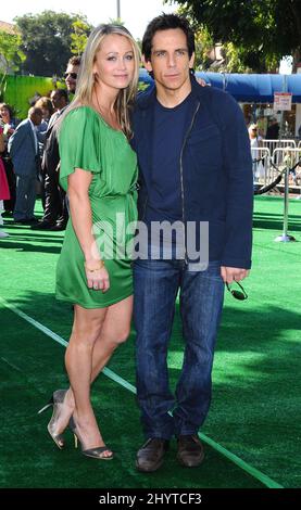 Christine Taylor et Ben Stiller assistent à la première de Los Angeles 'Sadagascar: Escape 2 Africa' qui s'est tenue au Mann Village Theatre à Hollywood. Banque D'Images