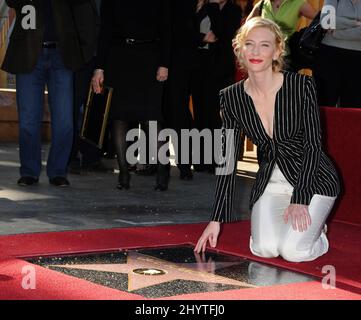 L'actrice australienne Cate Blanchett est honorée du 76th étoiles de la promenade de la renommée d'Hollywood devant le théâtre égyptien de Los Angeles. Banque D'Images