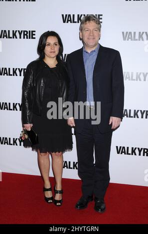 Kenneth Branagh et la femme Lindsay Brunnock assistent à la première de 'Valkyrie' à Los Angeles. Tenue à la Guilde des directeurs d'Amérique. Banque D'Images