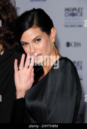 Teri Hatcher participant aux Prix annuels du choix du peuple 35th, qui se tiennent au Shrine Auditorium de Los Angeles. Banque D'Images
