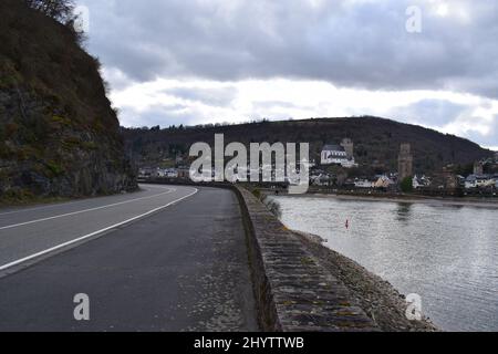 Front de mer d'Oberwesel à Mittelrheintal pendant Mqrch 2022 Banque D'Images