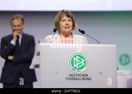 Hannelore RATZEBURG est nommé membre honoraire du Bundestag ordinaire du 44th DFB le 11th mars 2022 à Bonn/Allemagne. Photo: Simon Hofmann/Getty Images/ Pool via FOTOAGENTUR SVEN SIMON, Banque D'Images